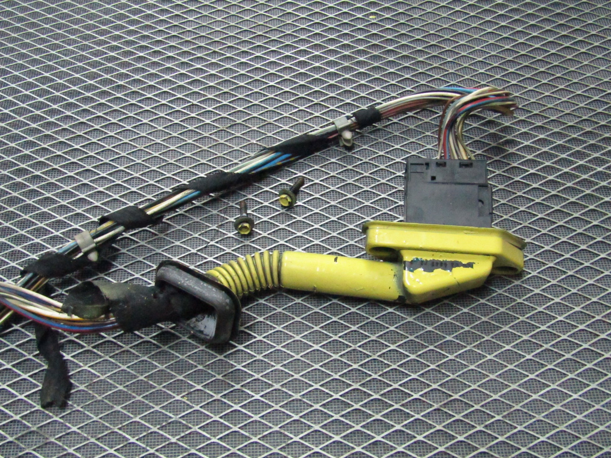 1992-1995 BMW 325 Sedan OEM Door Pigtail Harness & Boot - Rear Right
