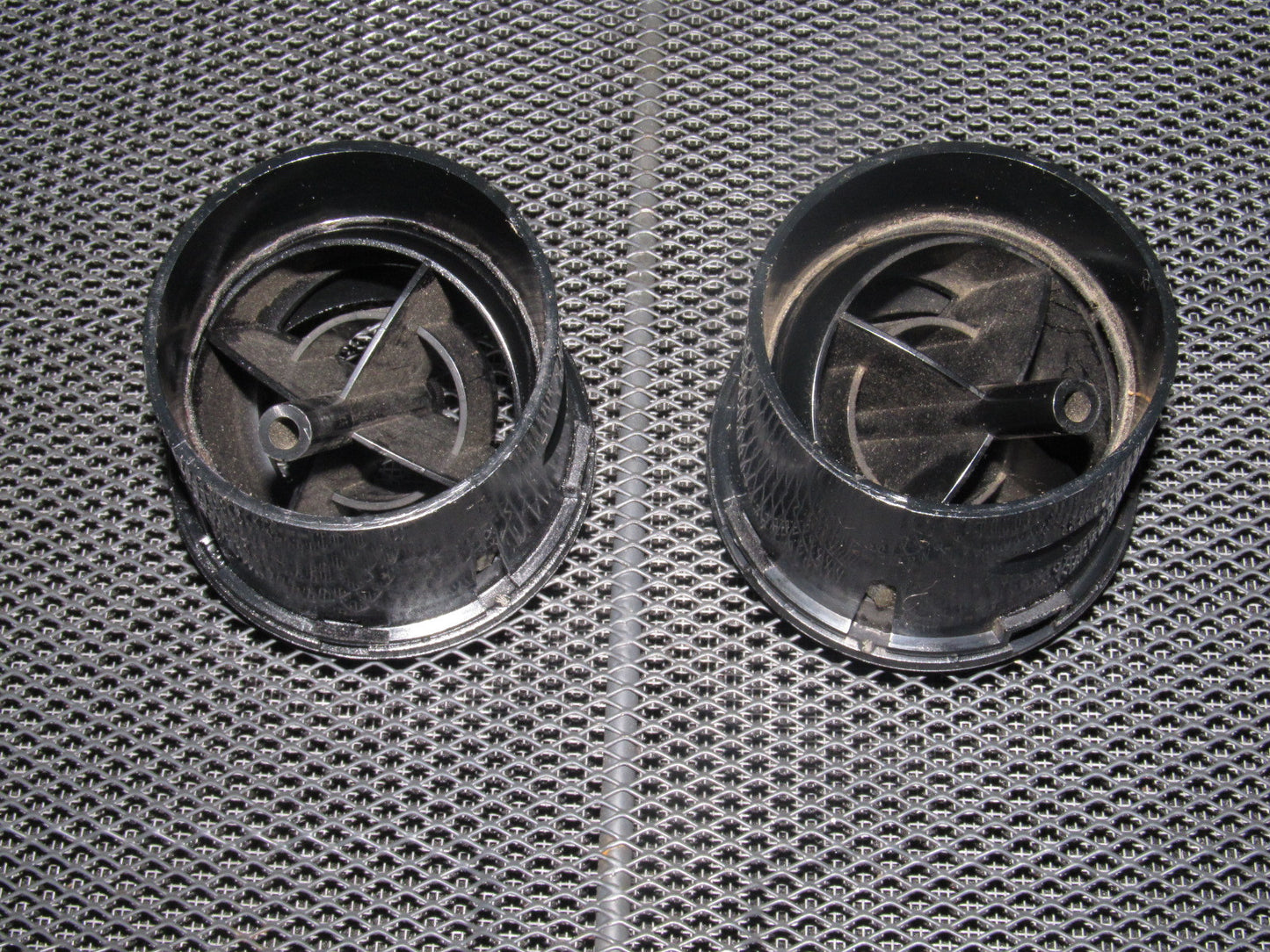 94 95 96 97 Mazda Miata OEM Dash A/C Heater Vent - Center