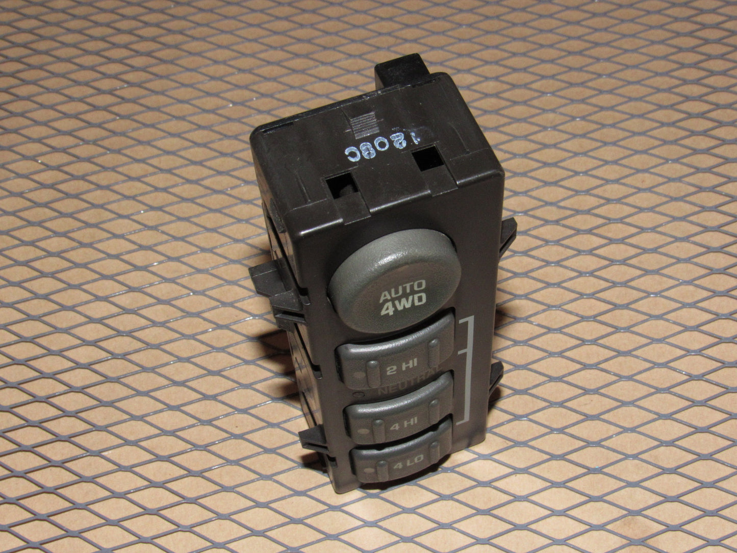 00 01 02 Chevrolet Suburban OEM Auto 4WD 2WD Transfer Case Switch