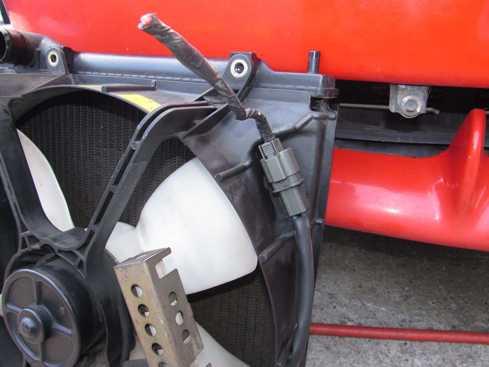 94 95 96 97 Mitsubishi 3000GT OEM A/C Condenser Cooling Fan Pigtail Ha ...