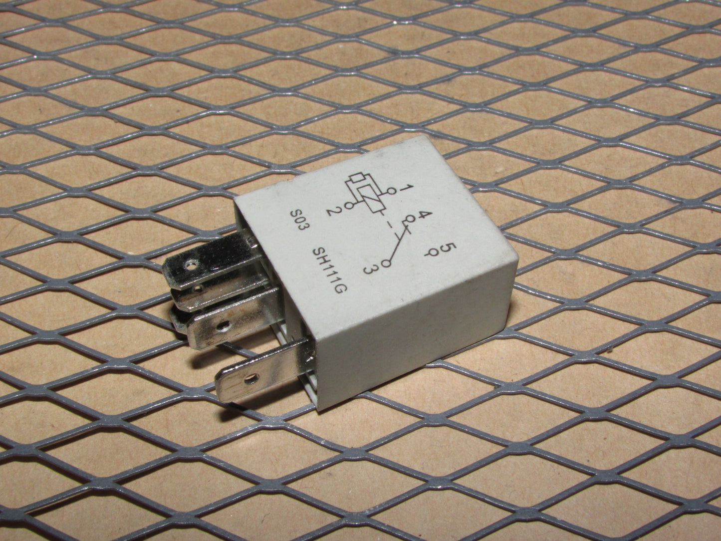 Universal Relay S03 SH111G - 5 Prongs