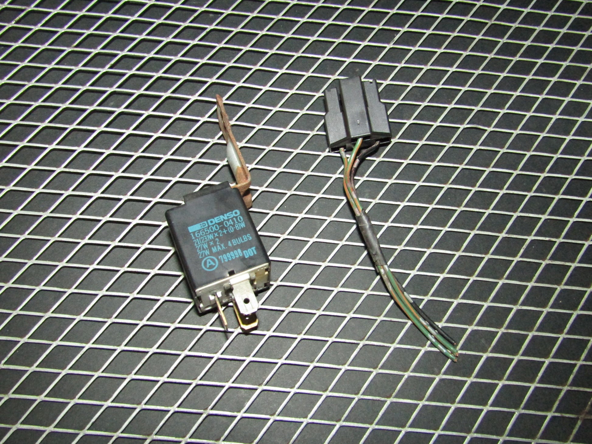 94 95 96 97 Mitsubishi 3000GT OEM Flasher Relay 166500-0410
