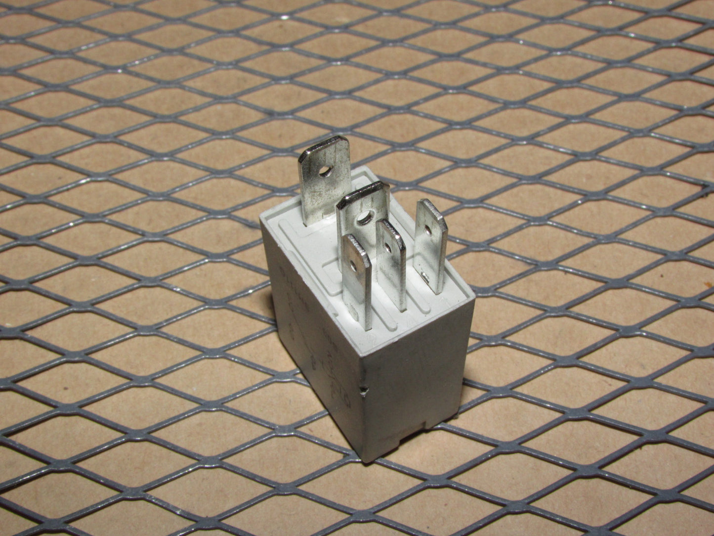 Universal Relay S03 SH111G - 5 Prongs