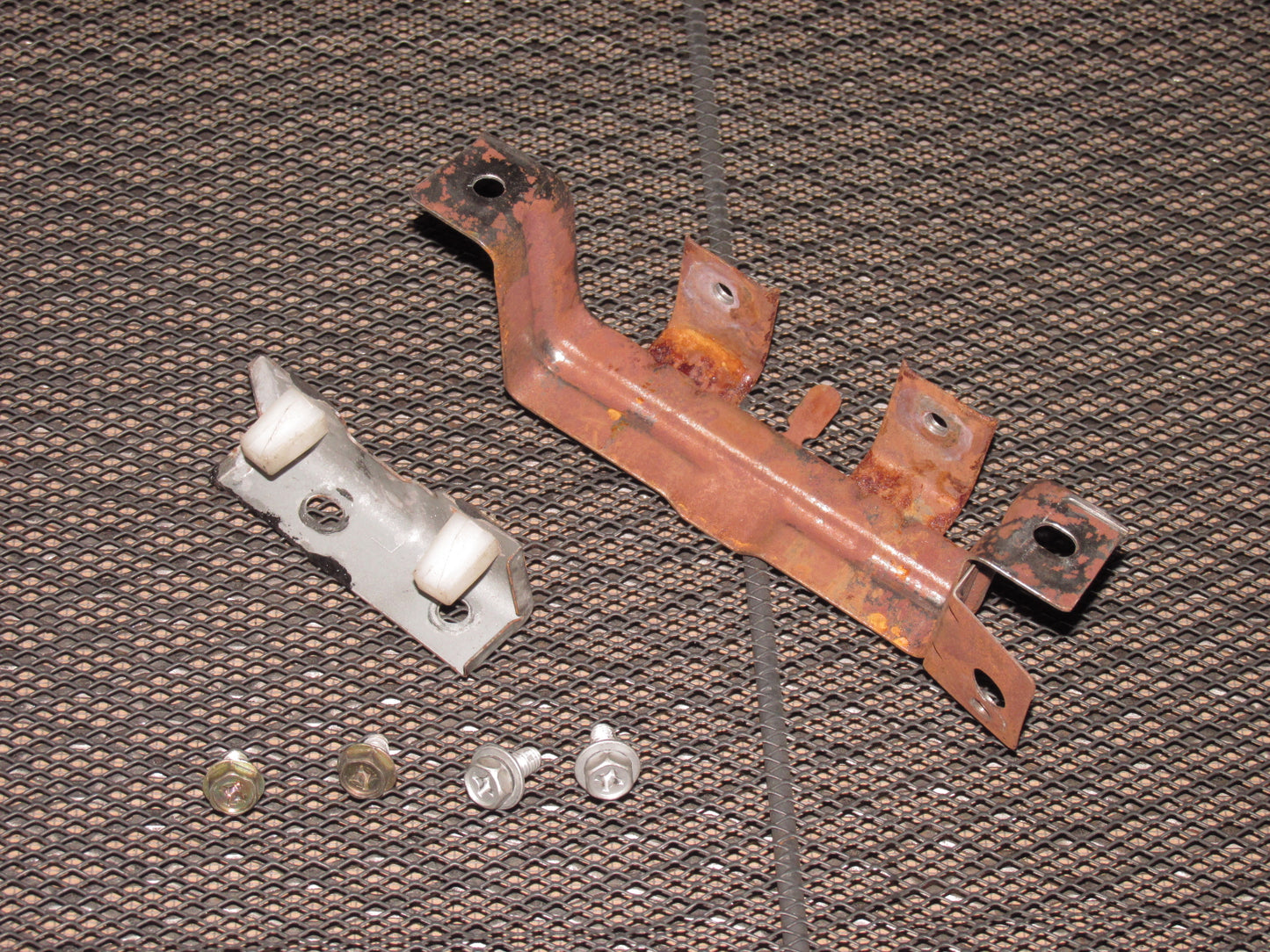90 91 92 93 94 95 96 Nissan 300zx OEM Door Panel Mounting Bracket - Left
