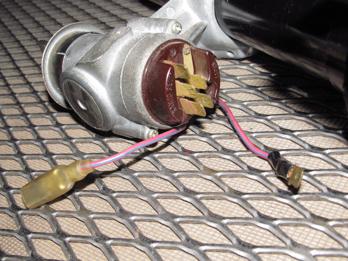72 73 Datsun 240z OEM Steering Column & Key