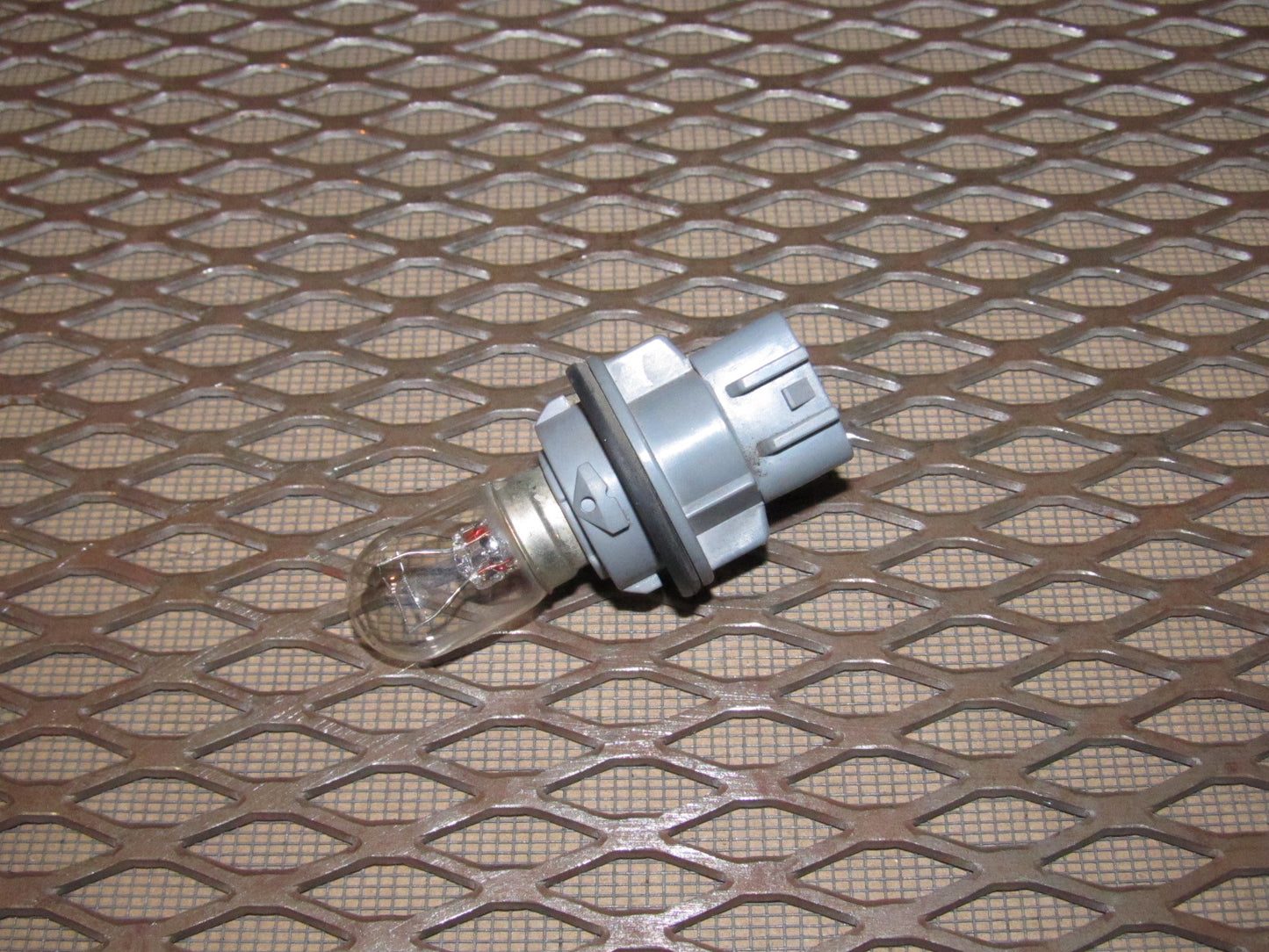 94 95 96 97 Mitsubishi 3000GT OEM Front Turn Signal Light Bulb Socket - Left