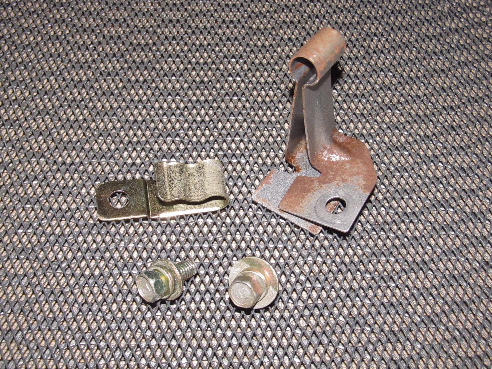94 95 96 97 Mitsubishi 3000GT OEM A/T Transmission Shifter Cable Holder Bracket