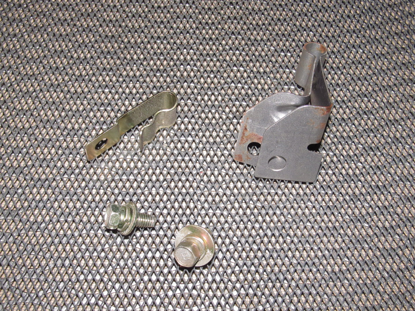 94 95 96 97 Mitsubishi 3000GT OEM A/T Transmission Shifter Cable Holder Bracket