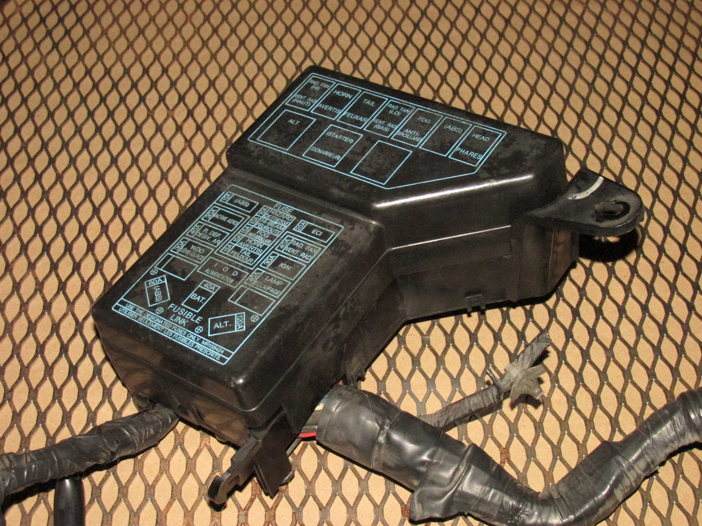 94 95 96 97 Mitsubishi 3000GT OEM Engine Fuse Box