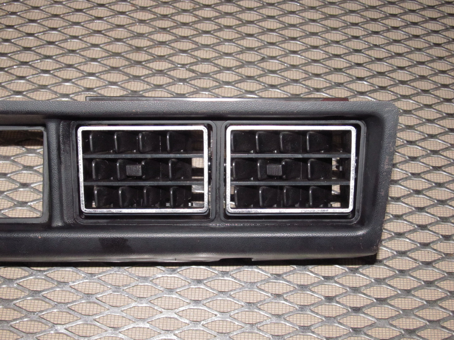 79 80 Datsun 280zx OEM Dash Center A/C Heater Air Vent