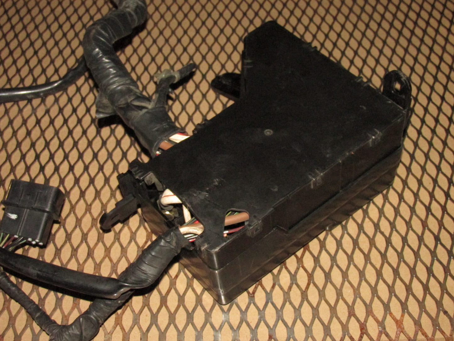 94 95 96 97 Mitsubishi 3000GT OEM Engine Fuse Box