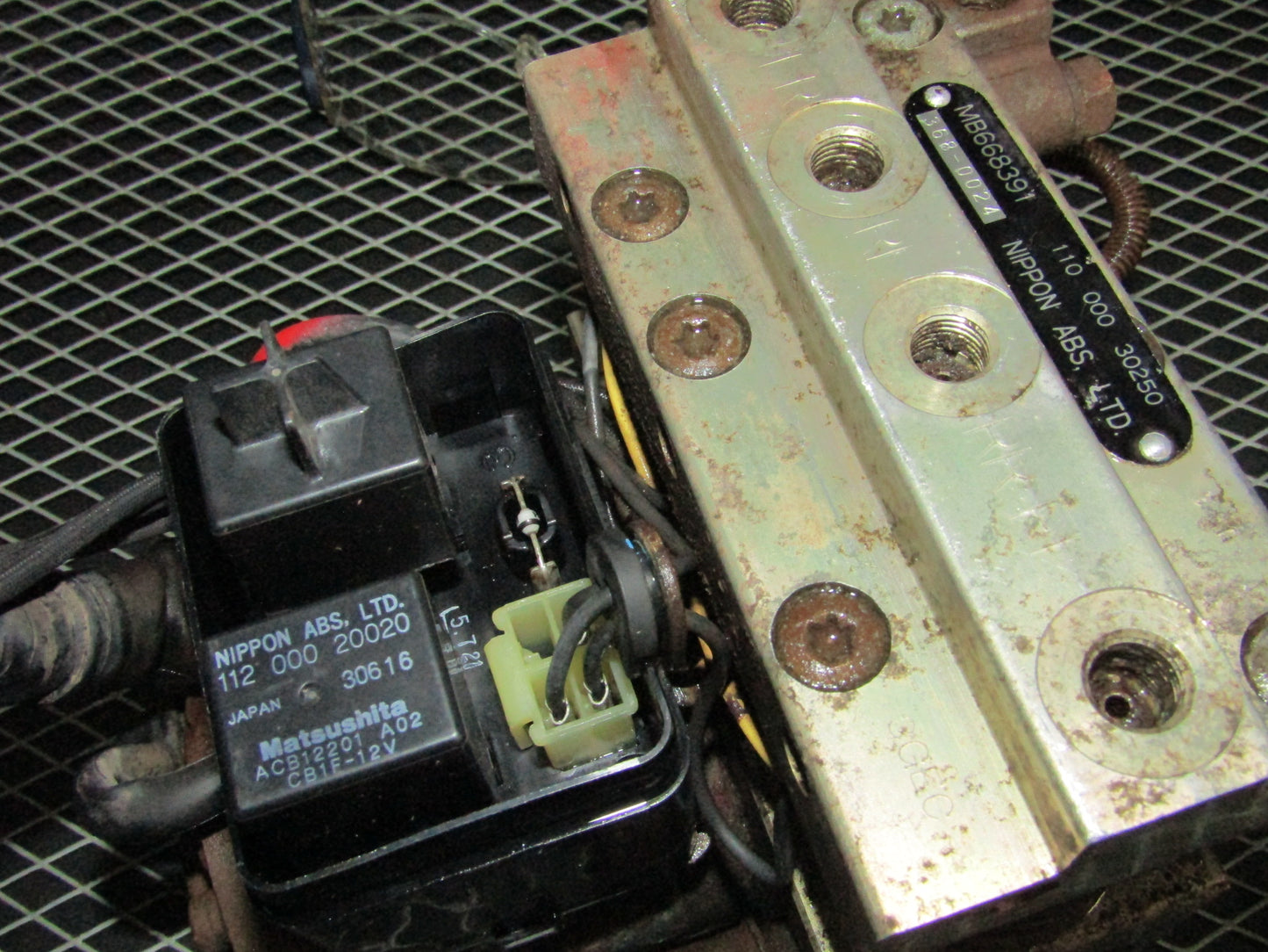 94 95 96 97 Mitsubishi 3000GT OEM ABS Relay 112 000 20020  & 112 000 10050