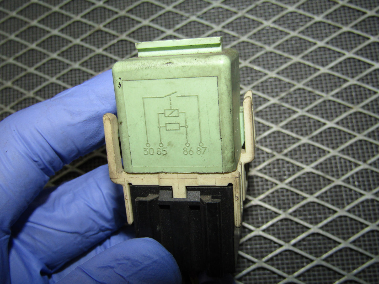 1992-1995 BMW 325 OEM Relay - 6136-8 366 600