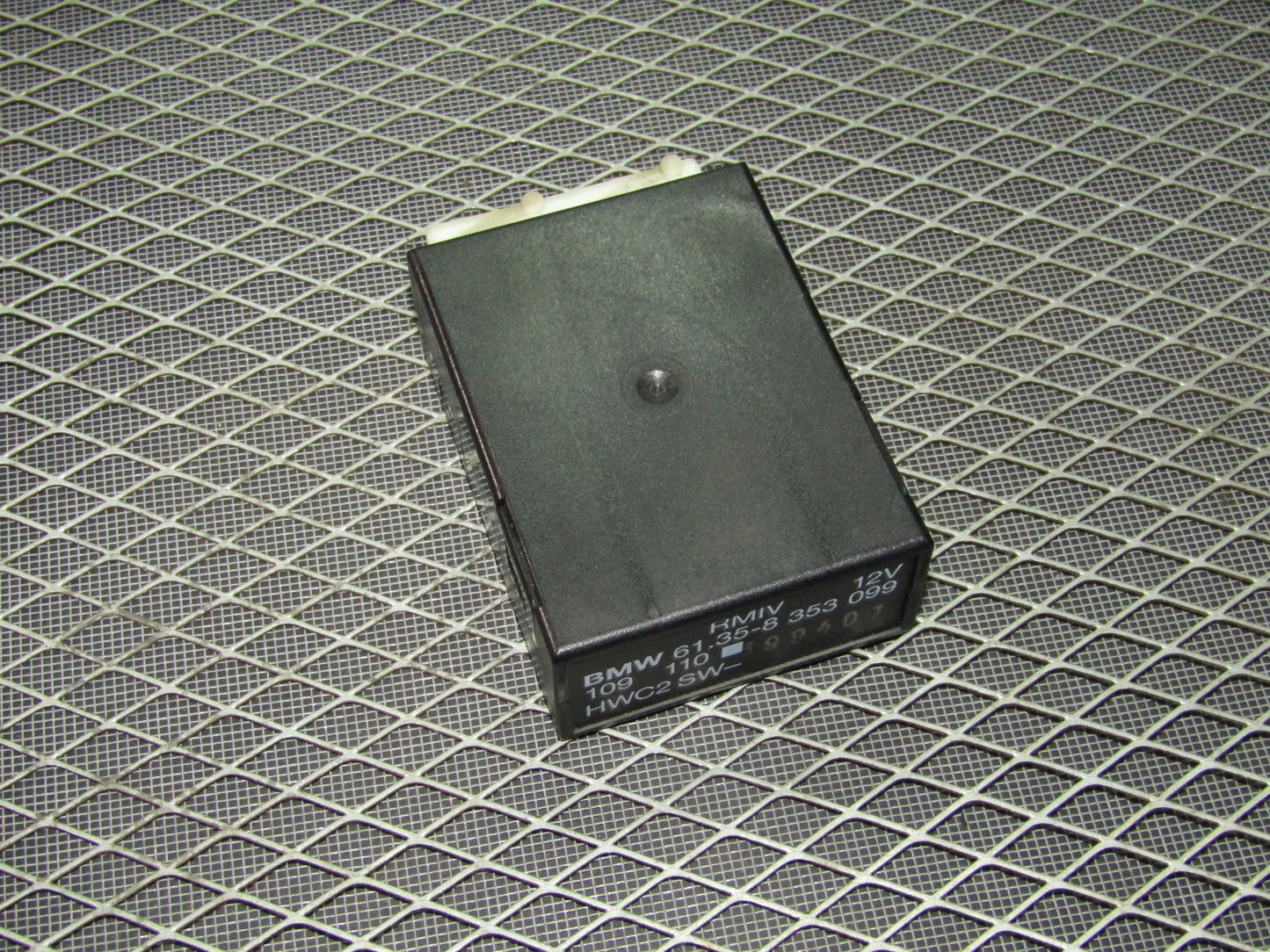 1992-1995 BMW 325 OEM Relay RMIV - 61.35-8 353 099 109