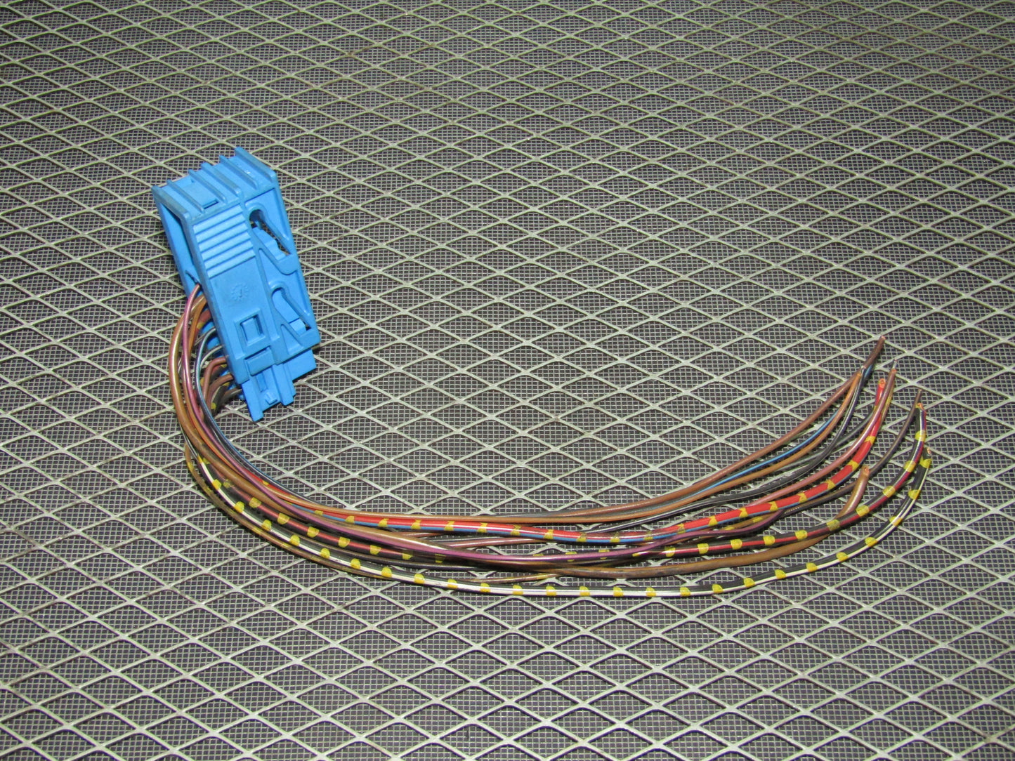 1992-1995 BMW 325 OEM Relay WI-WA Low II Pigtail Harness
