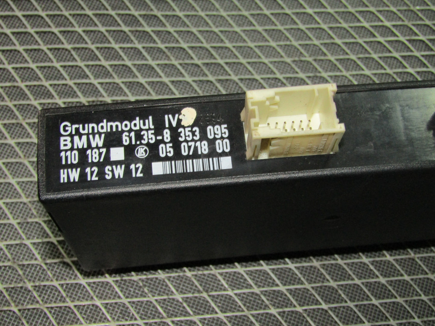 1992-1995 BMW 325 OEM GrundModul IV  61.35-8 353 095