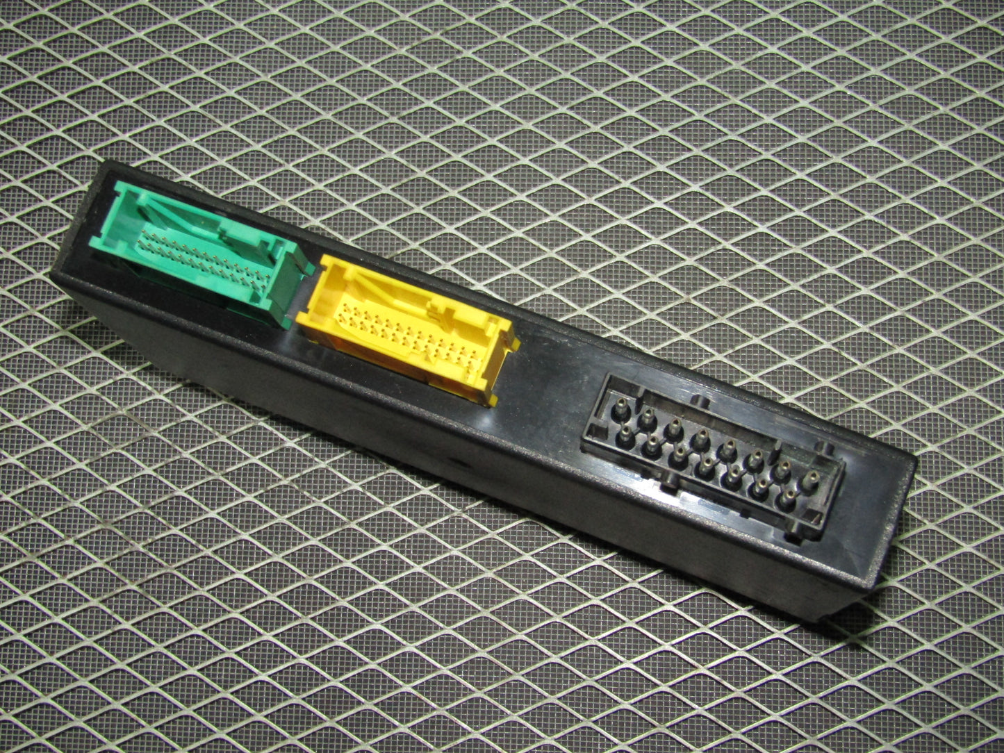 1992-1995 BMW 325 OEM GrundModul IV  61.35-8 353 095