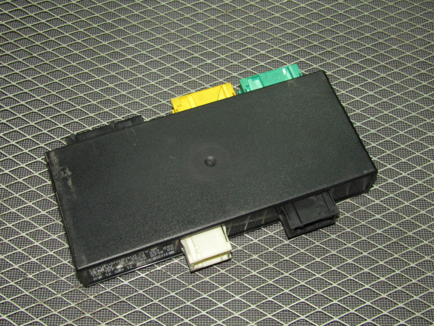 1992-1995 BMW 325 OEM GrundModul IV  61.35-8 353 095