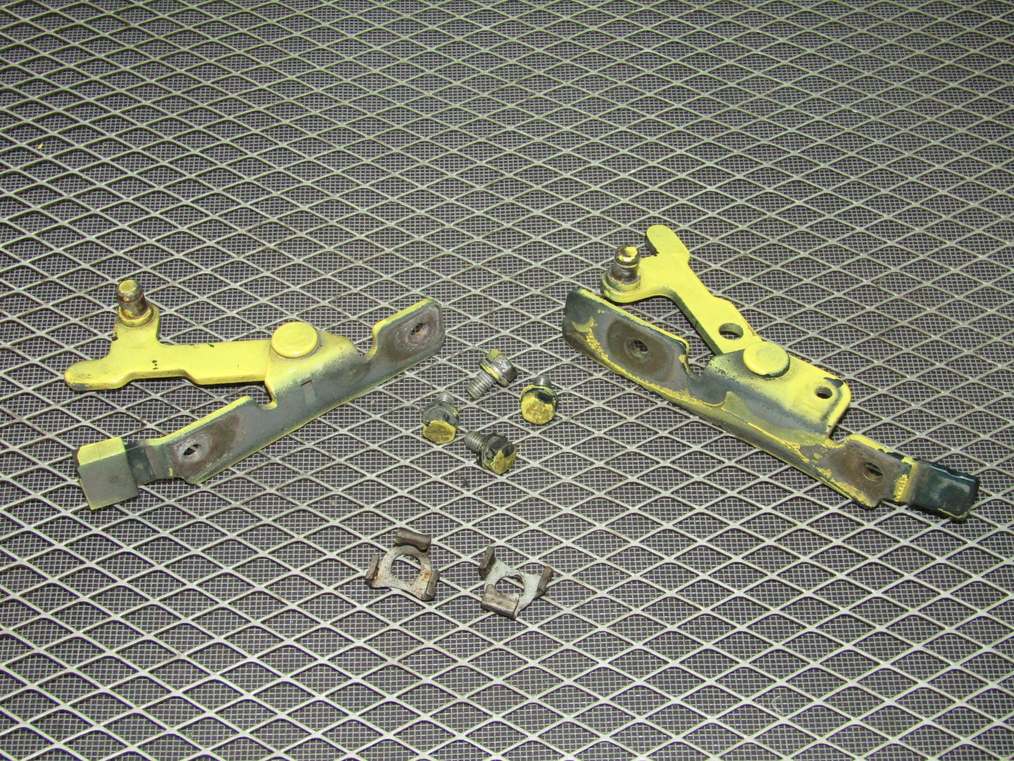 1992-1995 BMW 325 OEM Hood Shock Holder Hinges