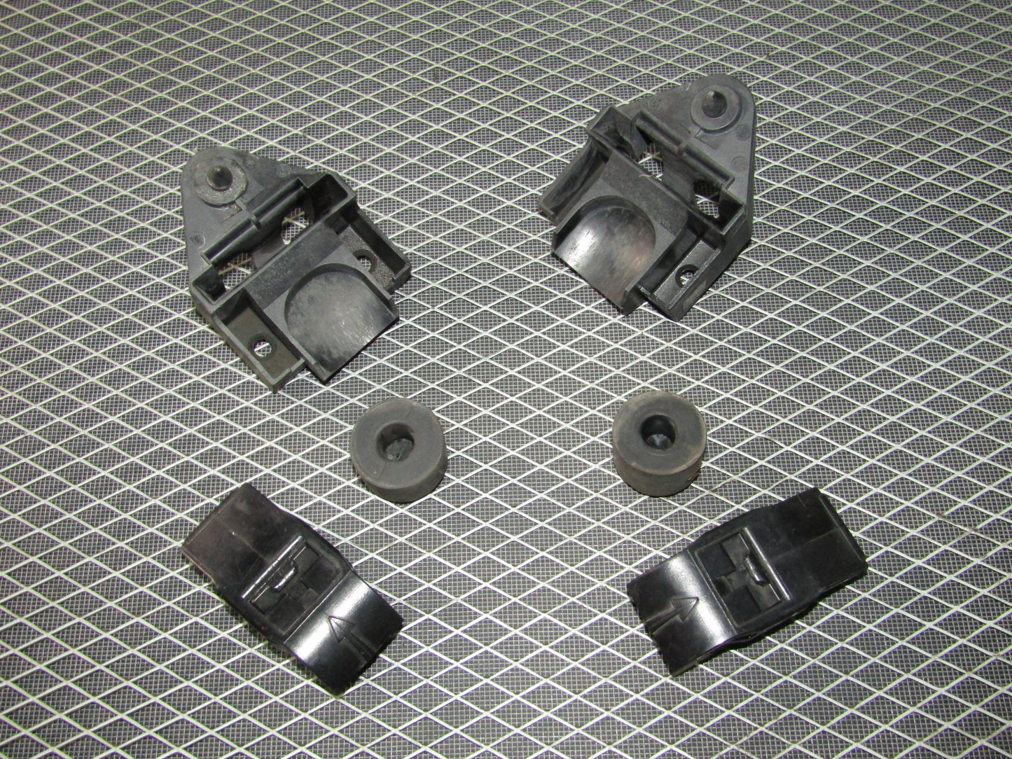 1992-1995 BMW 325 OEM Radiator Mounting Bracket