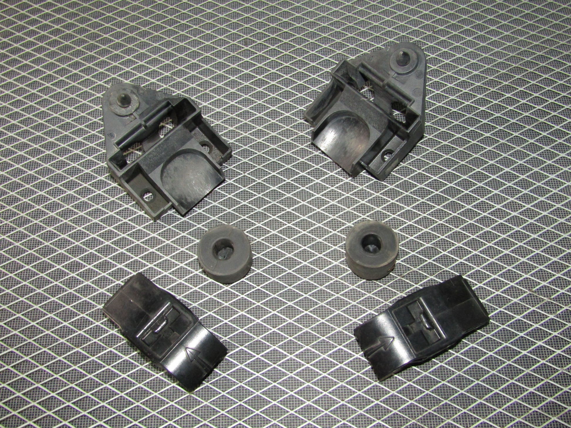1992-1995 BMW 325 OEM Radiator Mounting Bracket