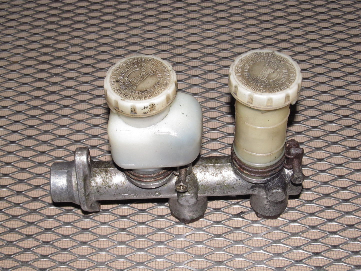 72 73 Datsun 240z OEM Master Brake Cylinder