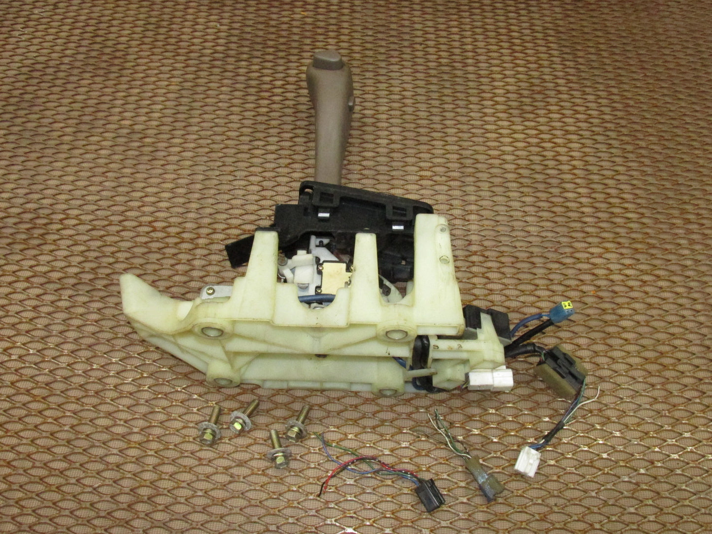 92 93 94 95 96 Toyota Camry OEM A/T Shifter Assembly