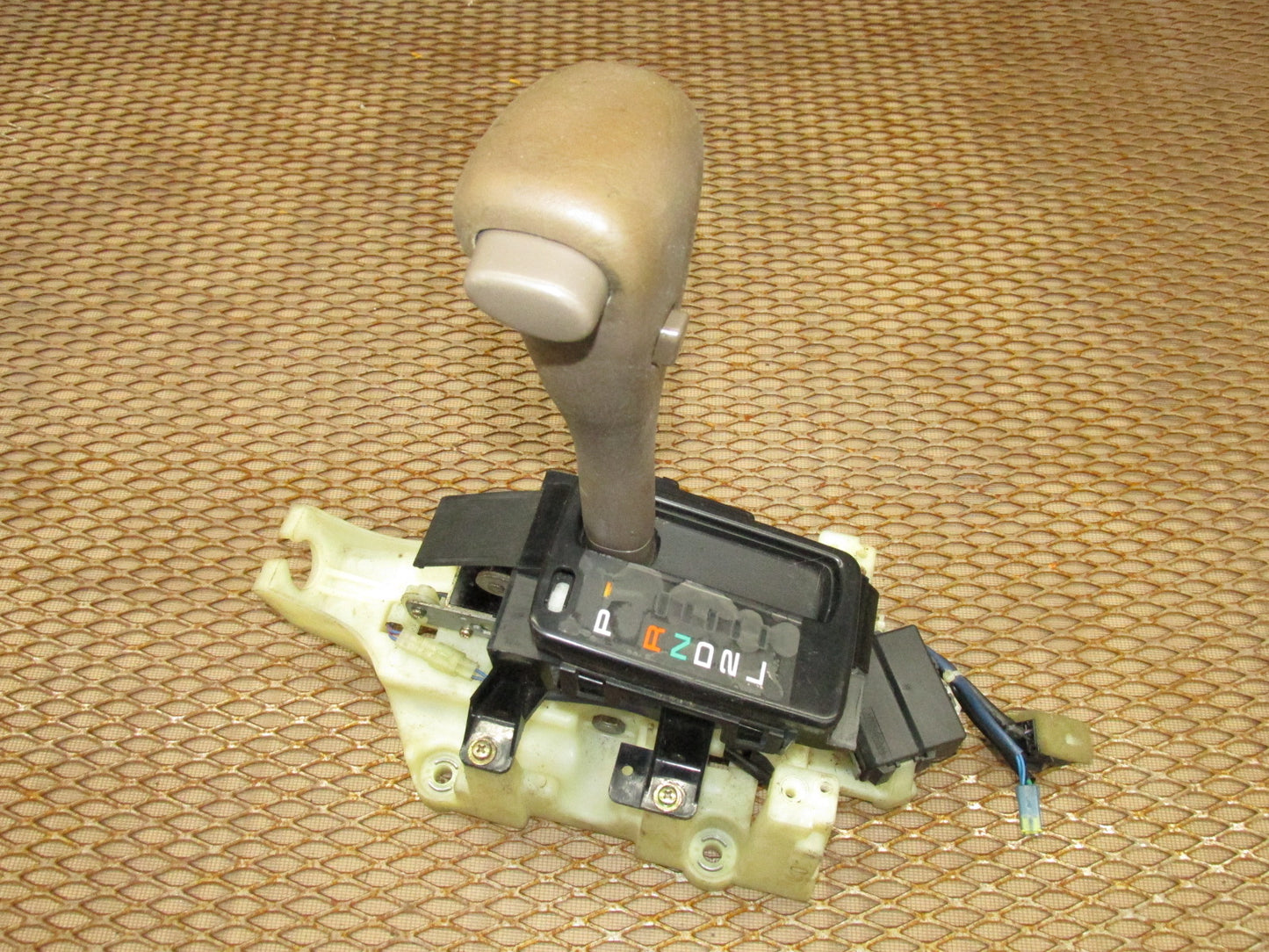 92 93 94 95 96 Toyota Camry OEM A/T Shifter Assembly