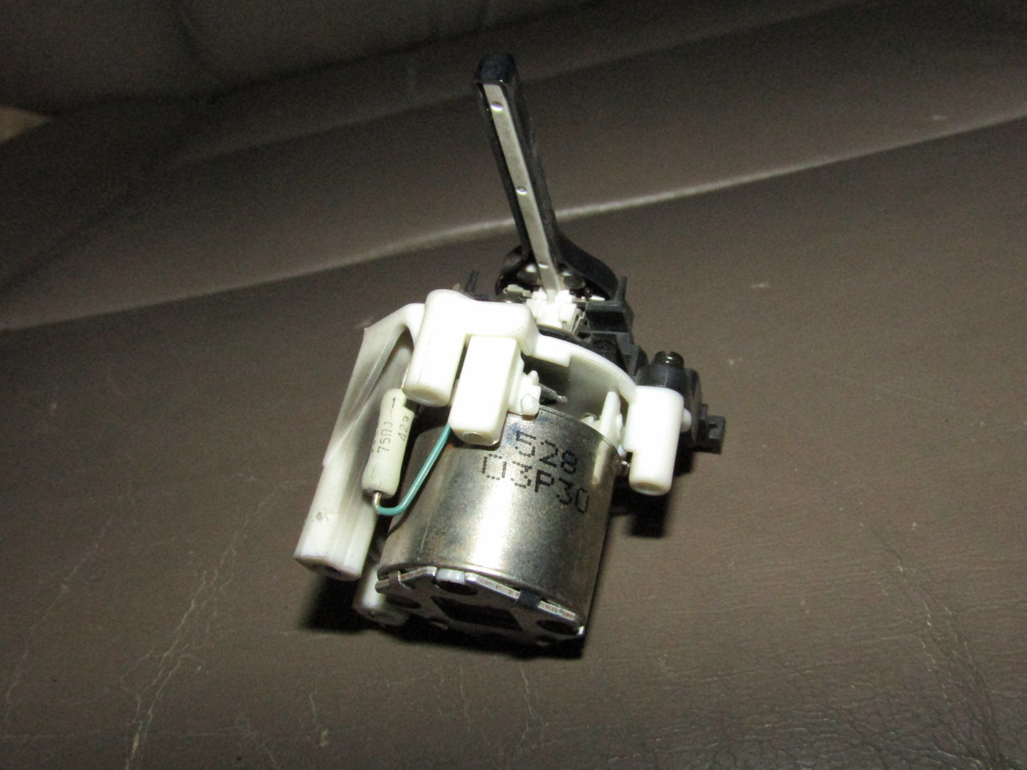 92 93 Lexus ES300 OEM Instrument Cluster Gauge Gas Fuel Needle Assembly