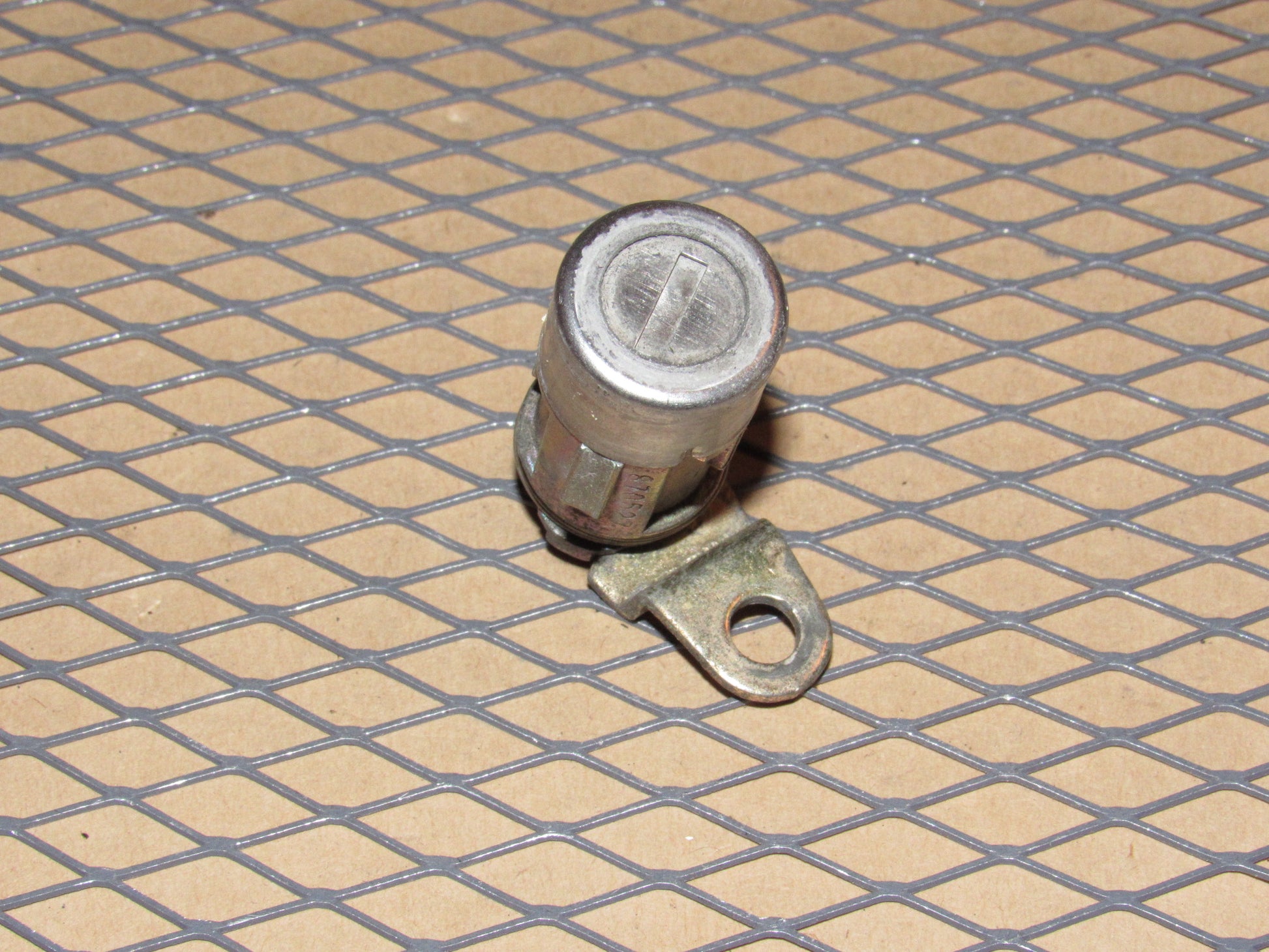 86 87 88 89 Hyundai Excel OEM Exterior Door Handle Lock Tumbler - Right