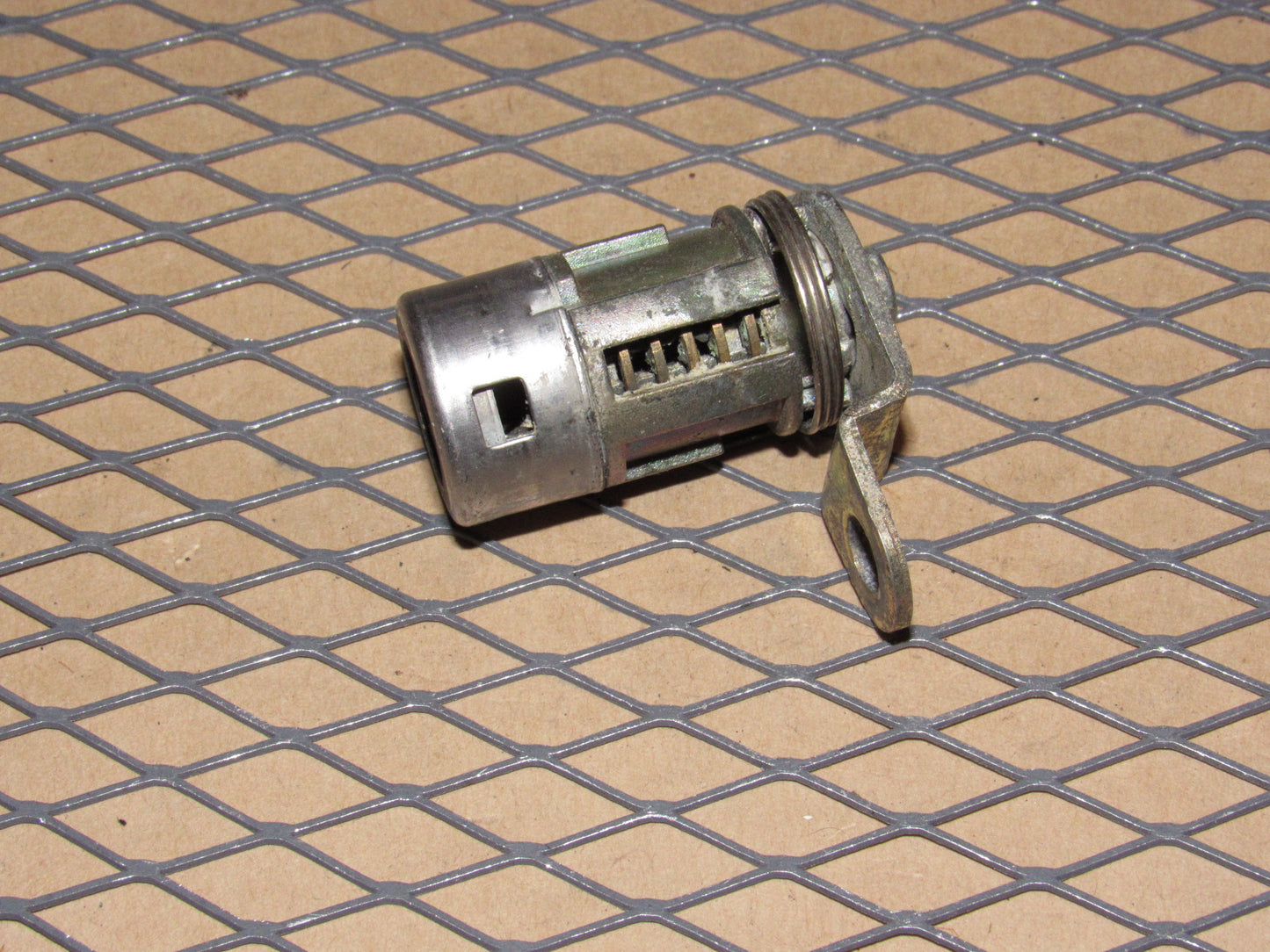 86 87 88 89 Hyundai Excel OEM Exterior Door Handle Lock Tumbler - Right