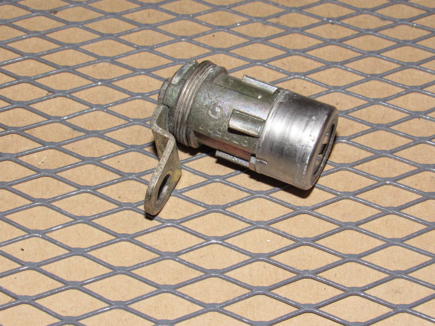 86 87 88 89 Hyundai Excel OEM Exterior Door Handle Lock Tumbler - Right