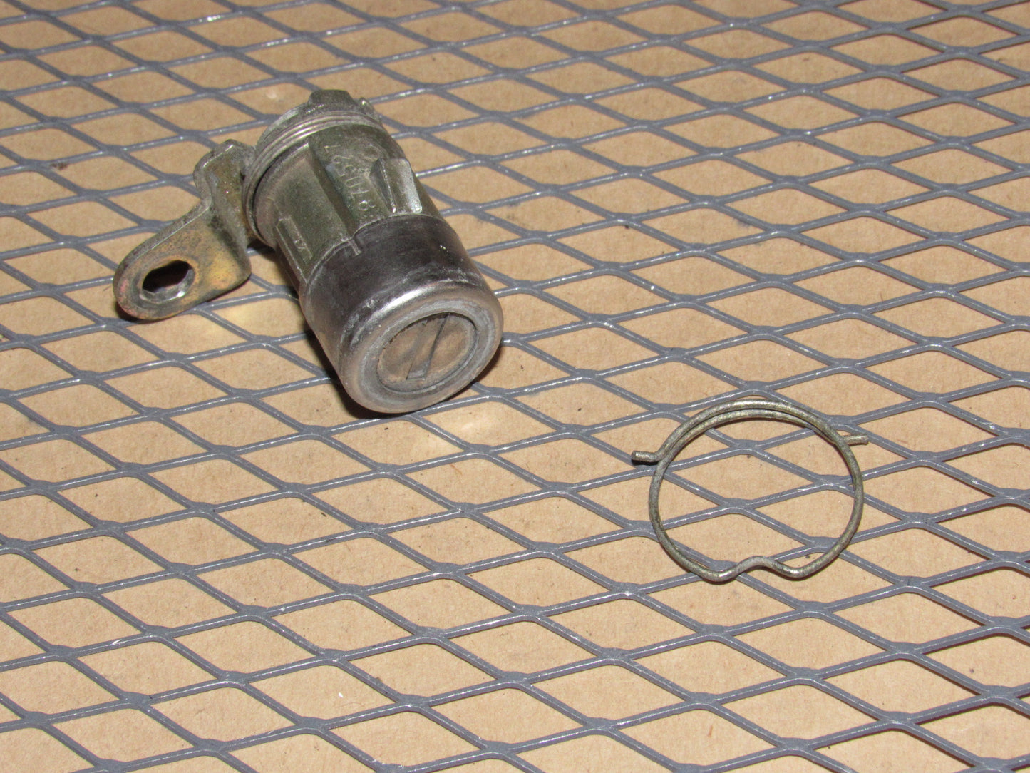 86 87 88 89 Hyundai Excel OEM Exterior Door Handle Lock Tumbler - Right