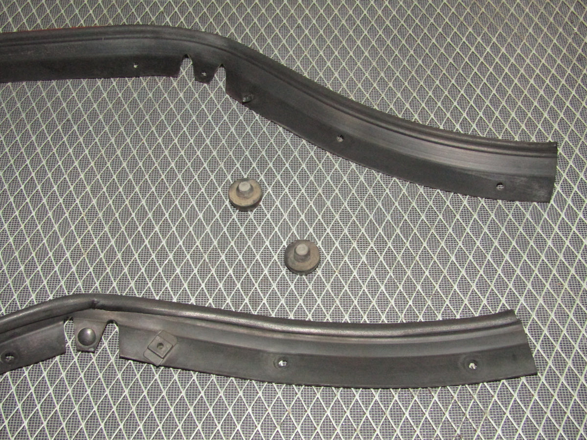 93 94 95 96 97 Honda Del Sol OEM Hood Weather Stripping