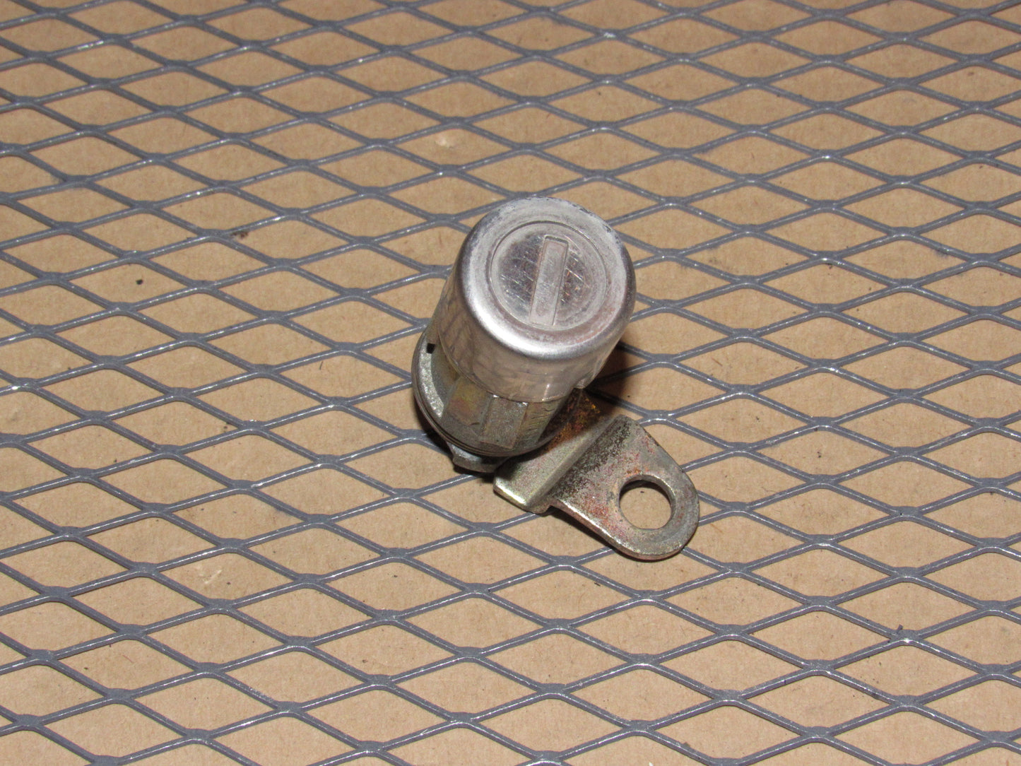 86 87 88 89 Hyundai Excel OEM Exterior Door Handle Lock Tumbler - Right