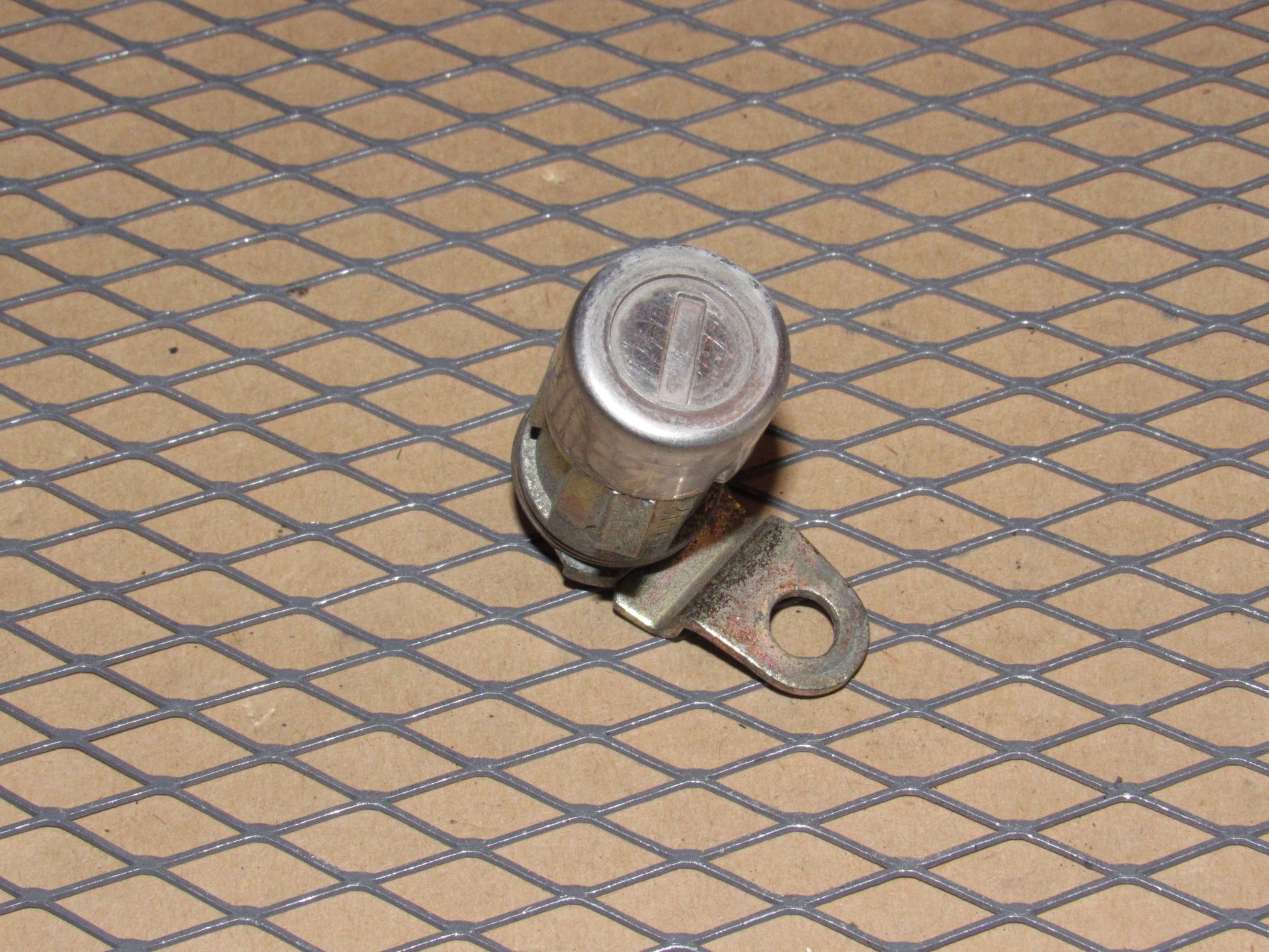 86 87 88 89 Hyundai Excel OEM Exterior Door Handle Lock Tumbler - Right
