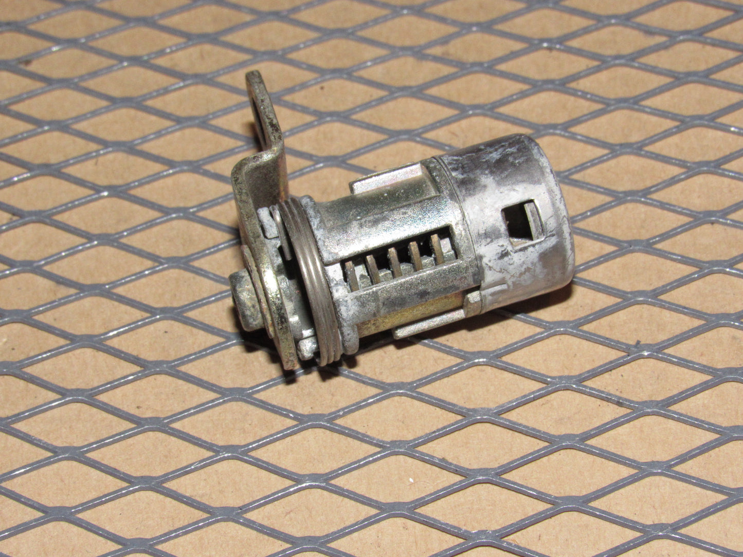 86 87 88 89 Hyundai Excel OEM Exterior Door Handle Lock Tumbler - Right