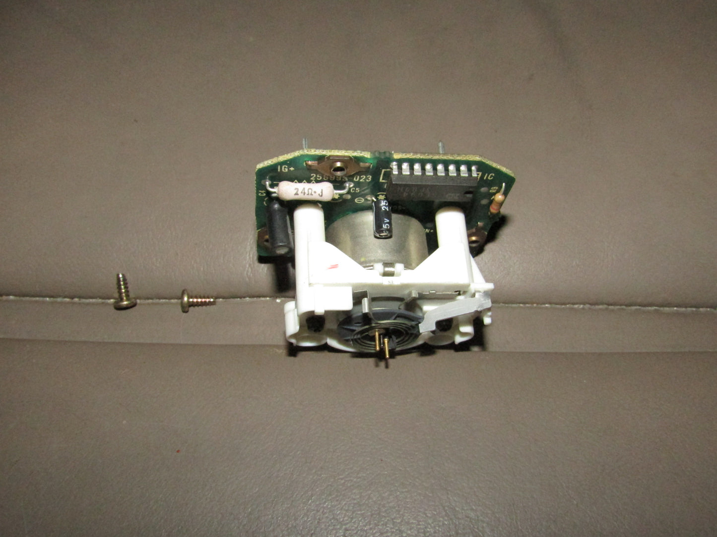 92 93 Lexus ES300 OEM Instrument Cluster Tachometer RPM Circuit Board Spindle