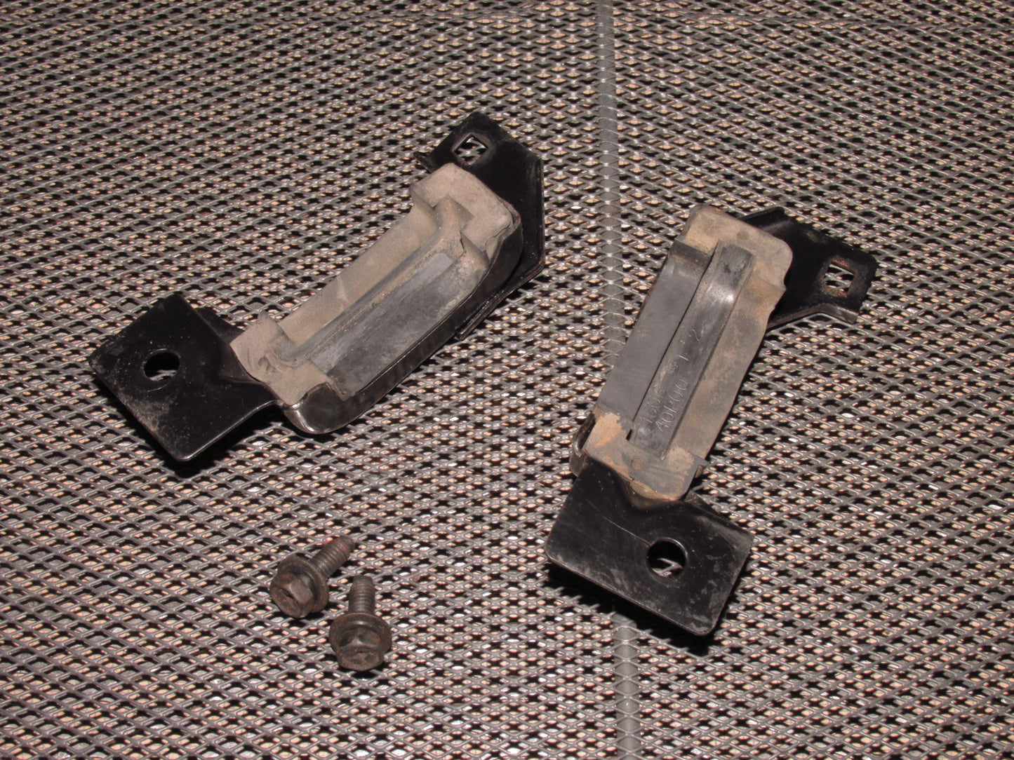 90 91 92 93 94 95 96 Nissan 300zx OEM Upper Radiator Mounting Bracket