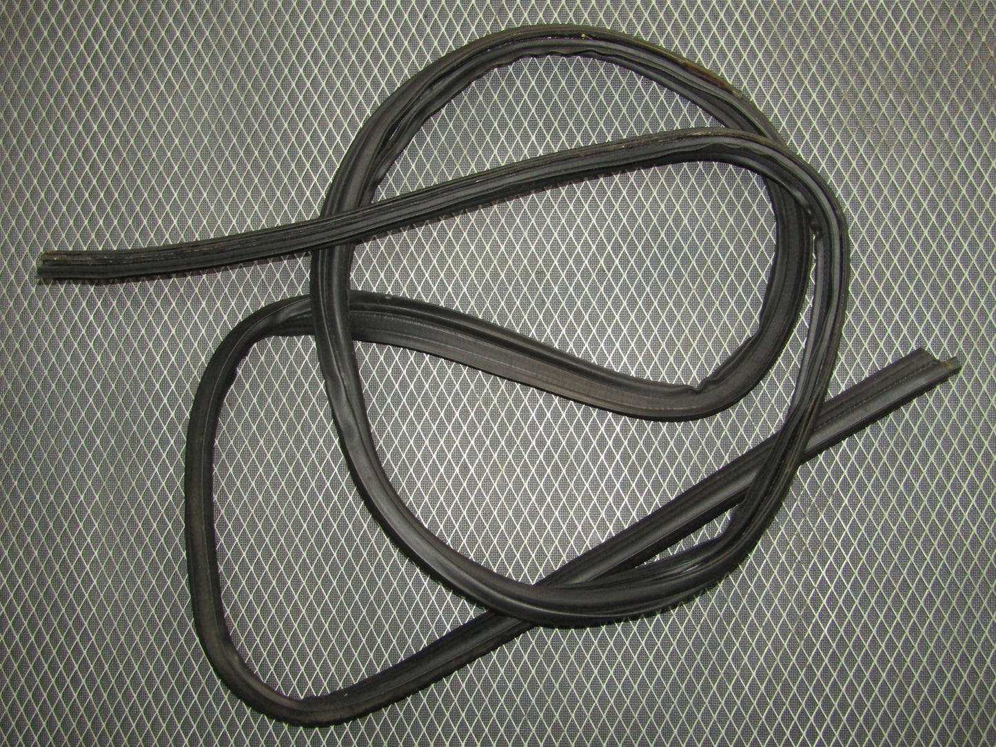 1992-1995 BMW 325 Sedan OEM Trunk Weather Stripping Rubber Seal