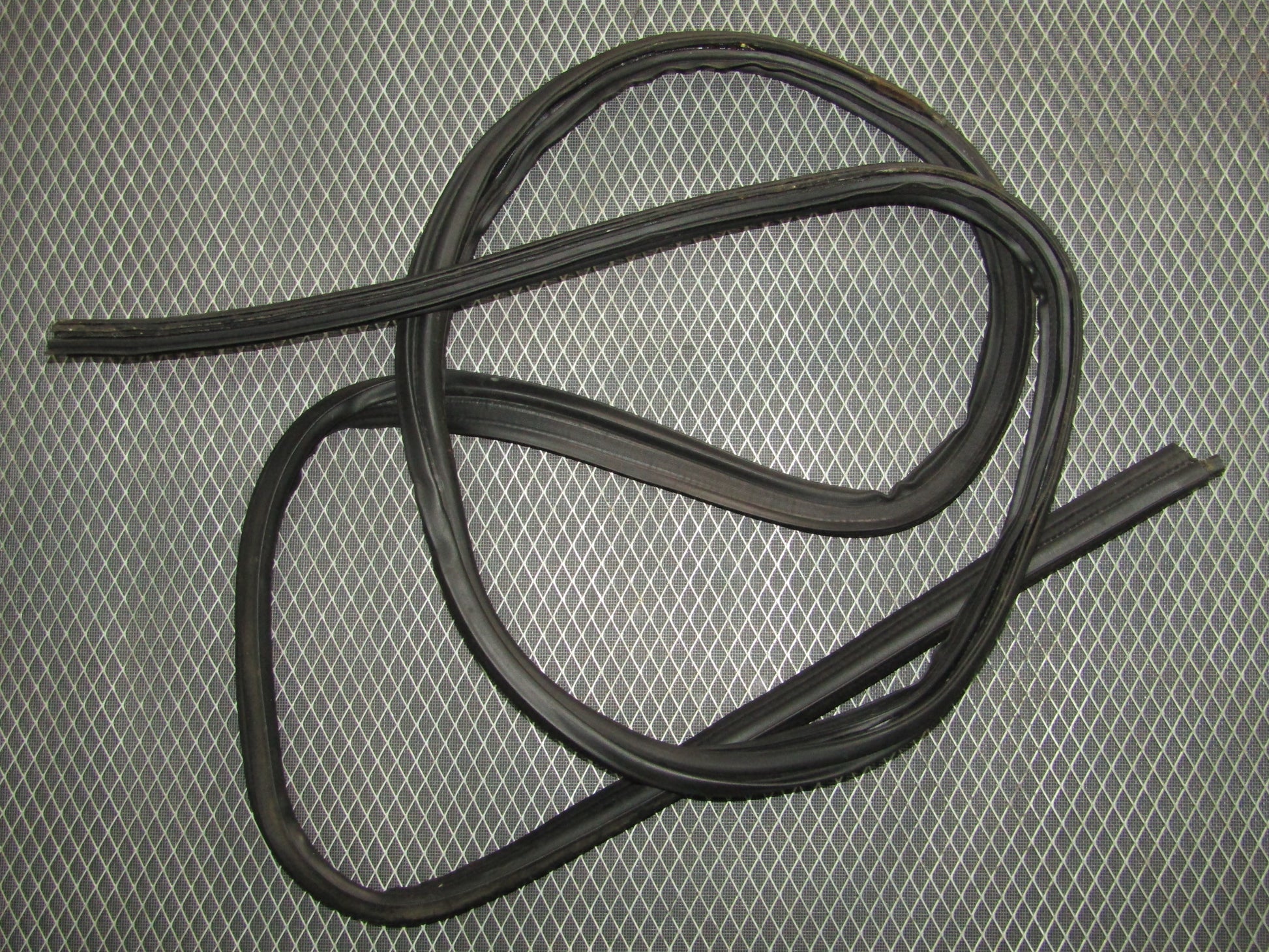 1992-1995 BMW 325 Sedan OEM Trunk Weather Stripping Rubber Seal