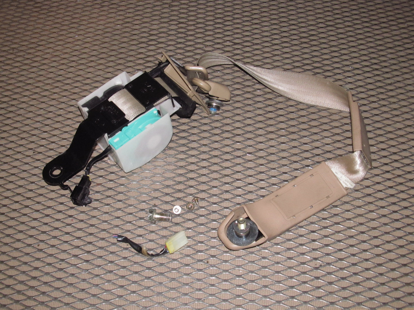 94 95 96 97 Mitsubishi 3000GT OEM Front Seat Belt - Left