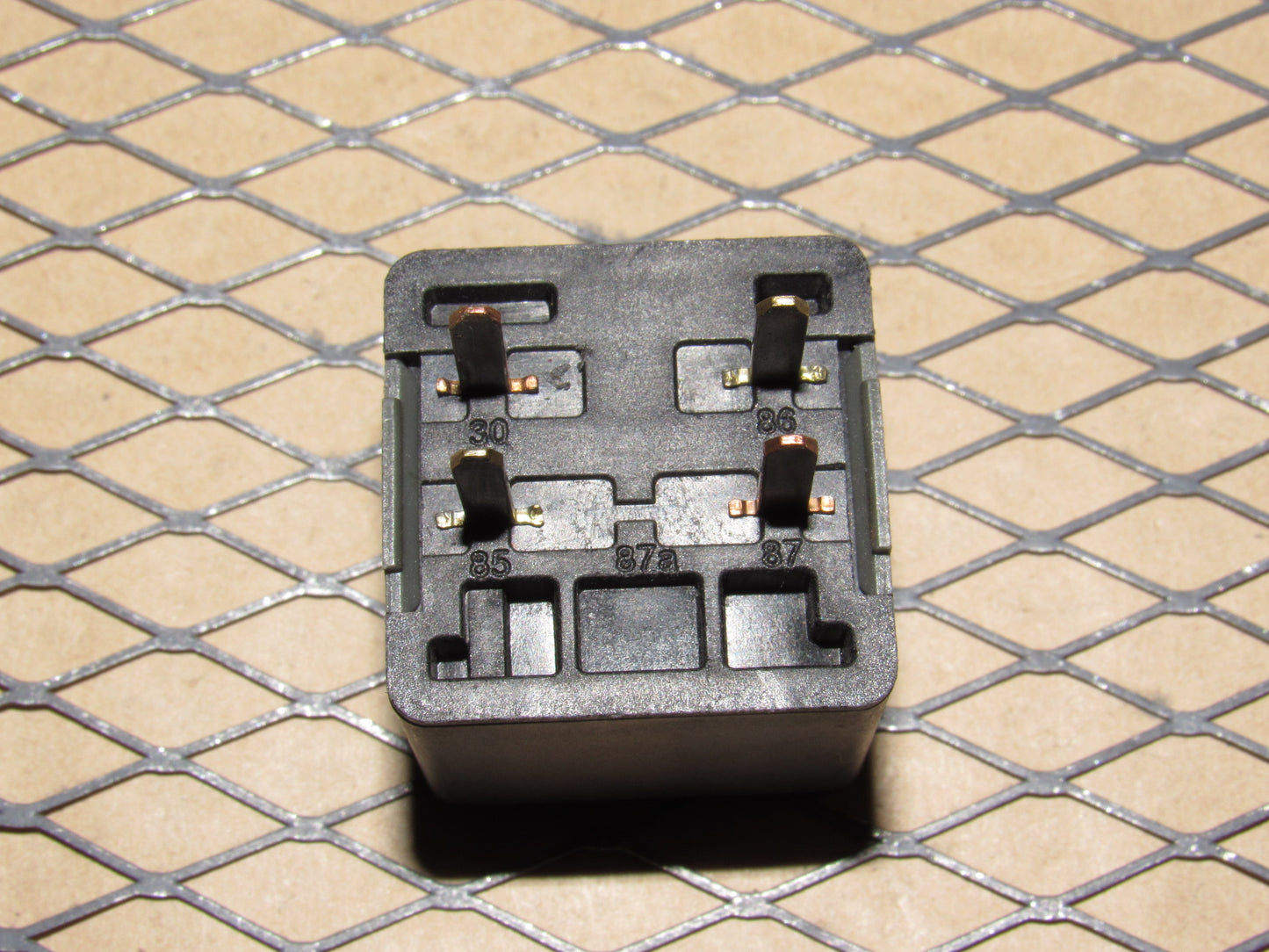 GM Relay G8W-1A7T-R-GM