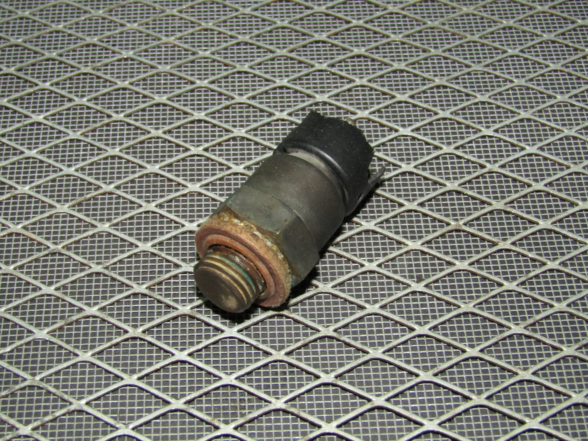 1992-1995 BMW 325 OEM Radiator Coolant Temperature Sensor