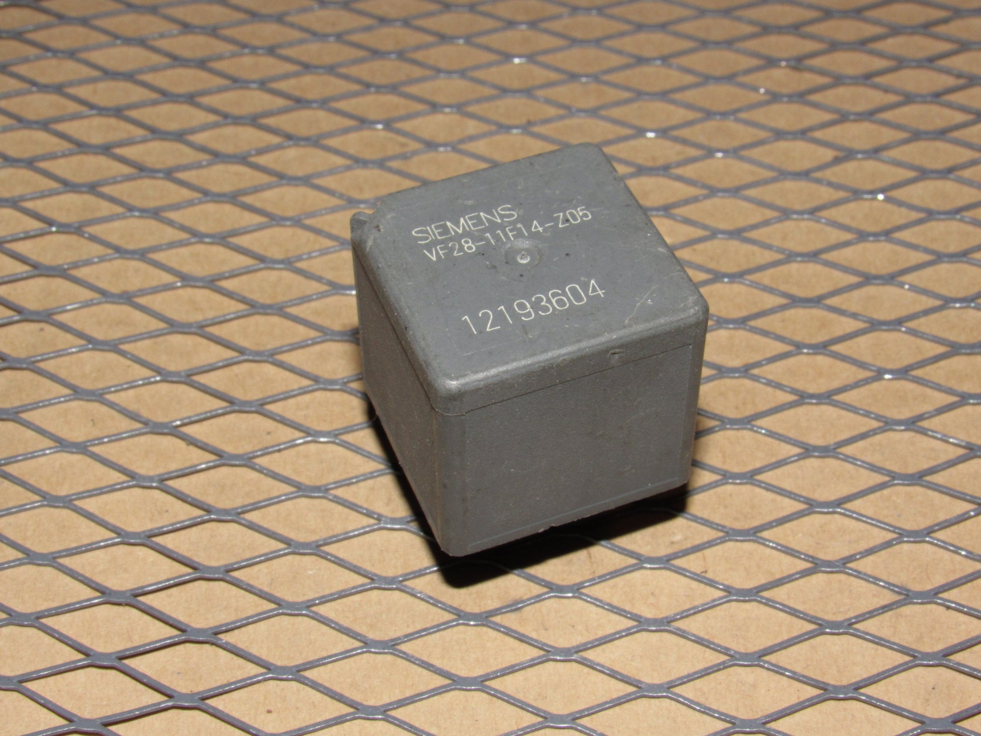 GM Relay VF28-11F14-Z05 / 12193604