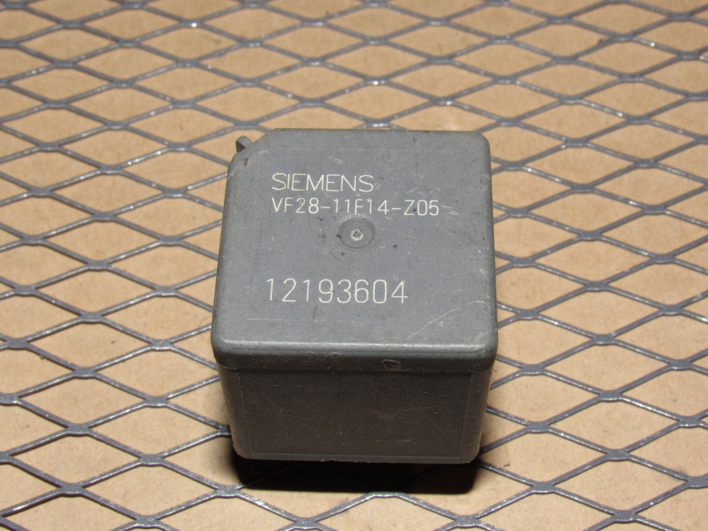 GM Relay VF28-11F14-Z05 / 12193604