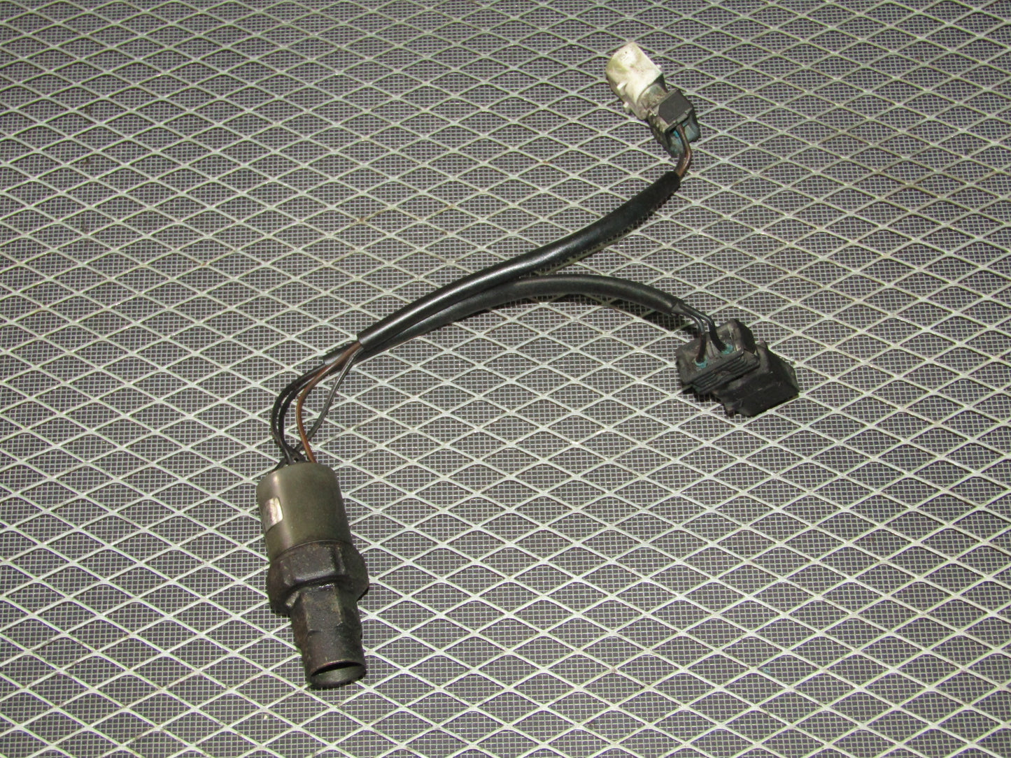 92 93 94 95 BMW 325 OEM A/C Pressure Sensor