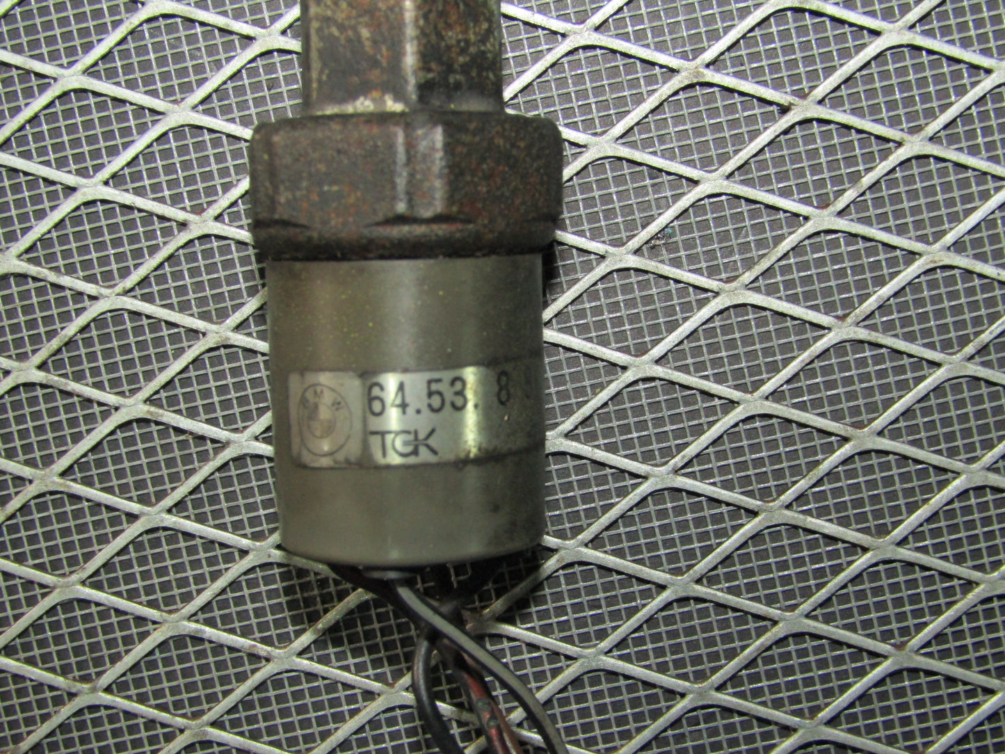 92 93 94 95 BMW 325 OEM A/C Pressure Sensor