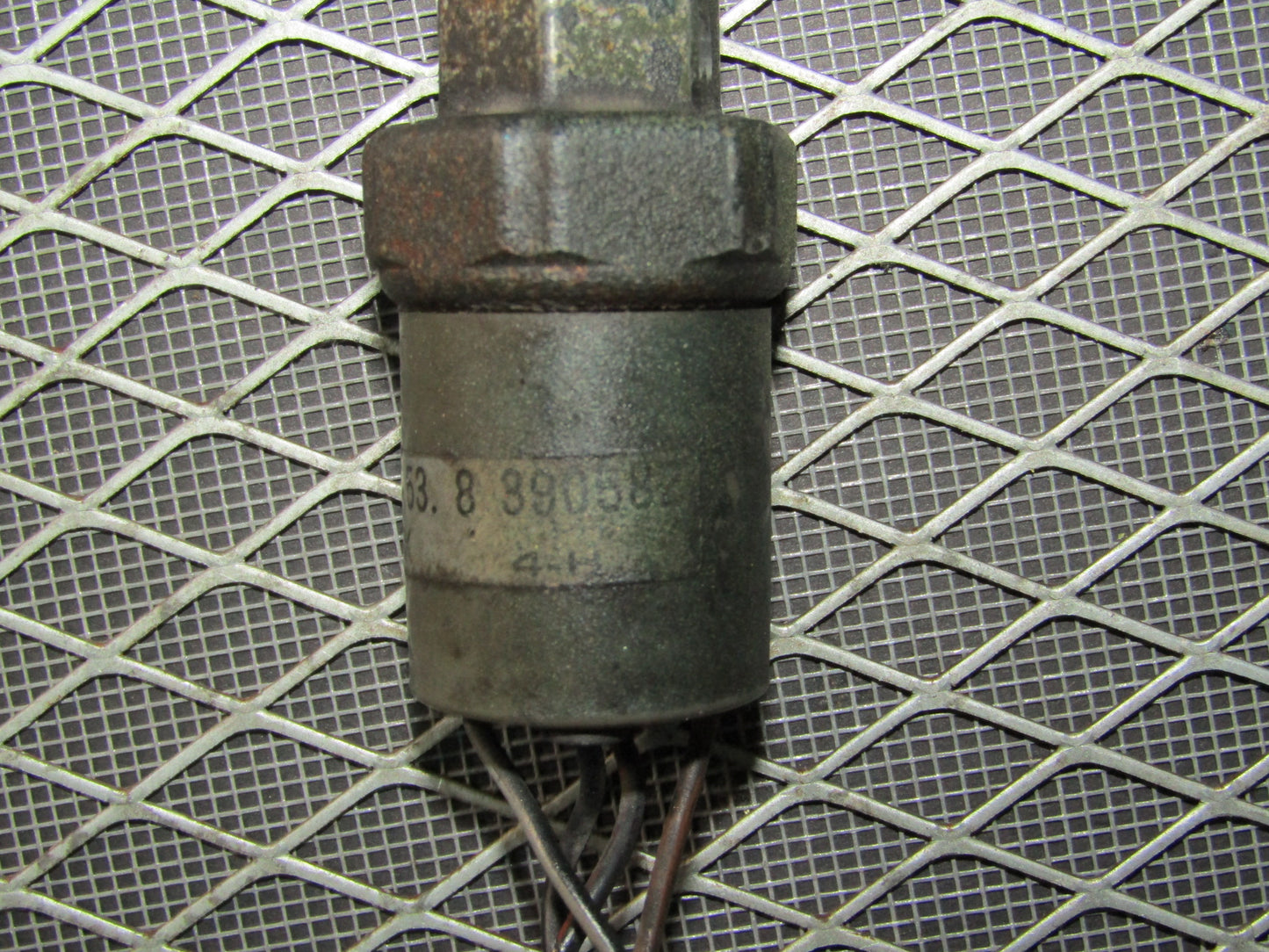 92 93 94 95 BMW 325 OEM A/C Pressure Sensor