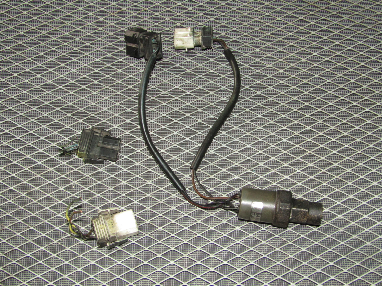 92 93 94 95 BMW 325 OEM A/C Pressure Sensor